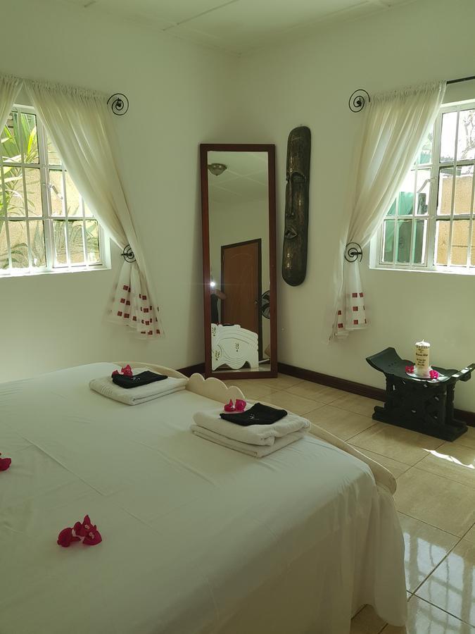 Mandinka Lodge Кололи Экстерьер фото